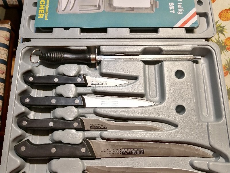 Noževi u plastičnom koferu