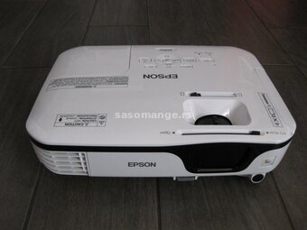 EPSON EX3212 (H533A )odlican projektor