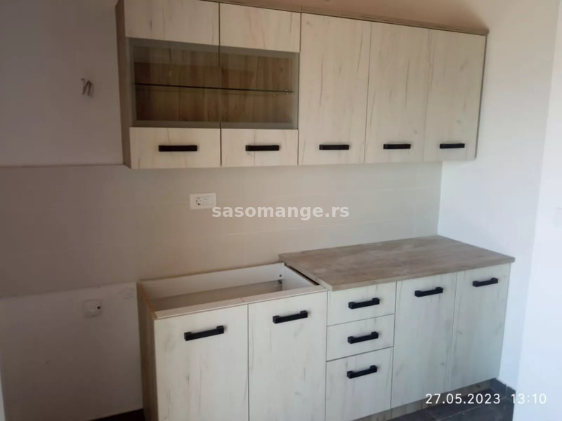Prodaju se dva stana u Kavac, Kotor