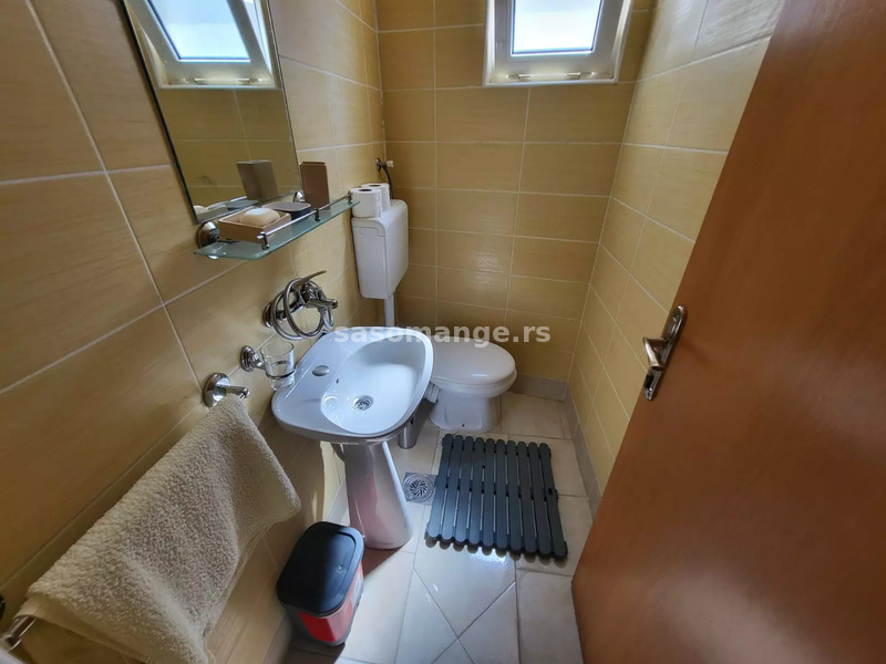 Kuca apartmanskog tipa, novija gradnja, Bar