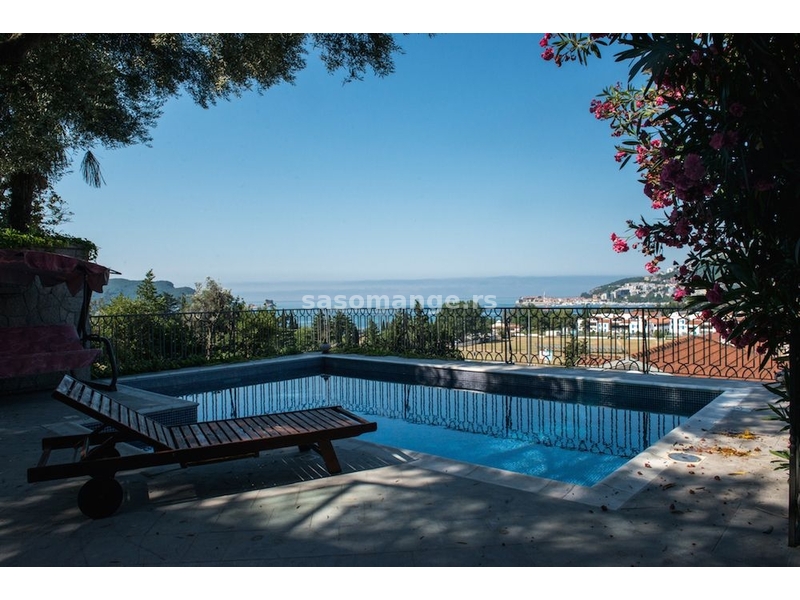 Prodaje se luksuzna vila u Budvi, Crna Gora. Vila ima tri sprata, svaki ima terasu i panoramski p...