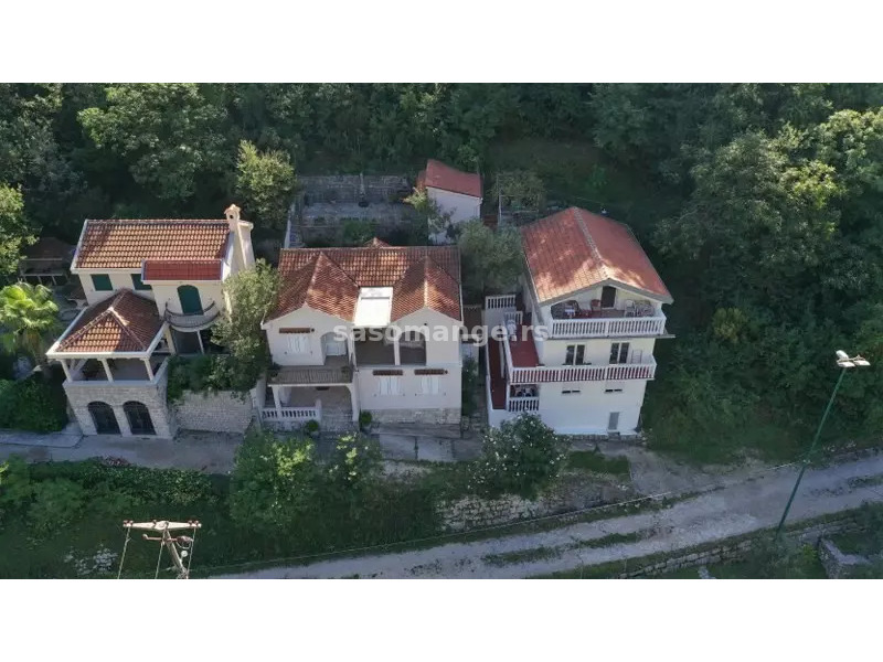 Vila sa carobnim pogledom, na minut dva hoda od mora, Morinj