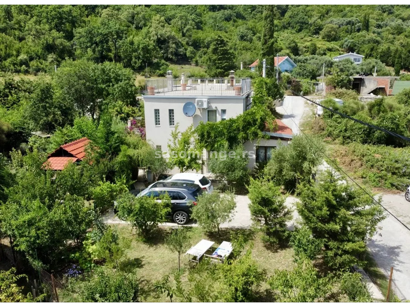 Prodaje se kuća sa baštom i prekrasnim pogledom na planinu u Šušnju, Bar