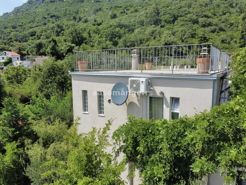 Prodaje se kuća sa baštom i prekrasnim pogledom na planinu u Šušnju, Bar