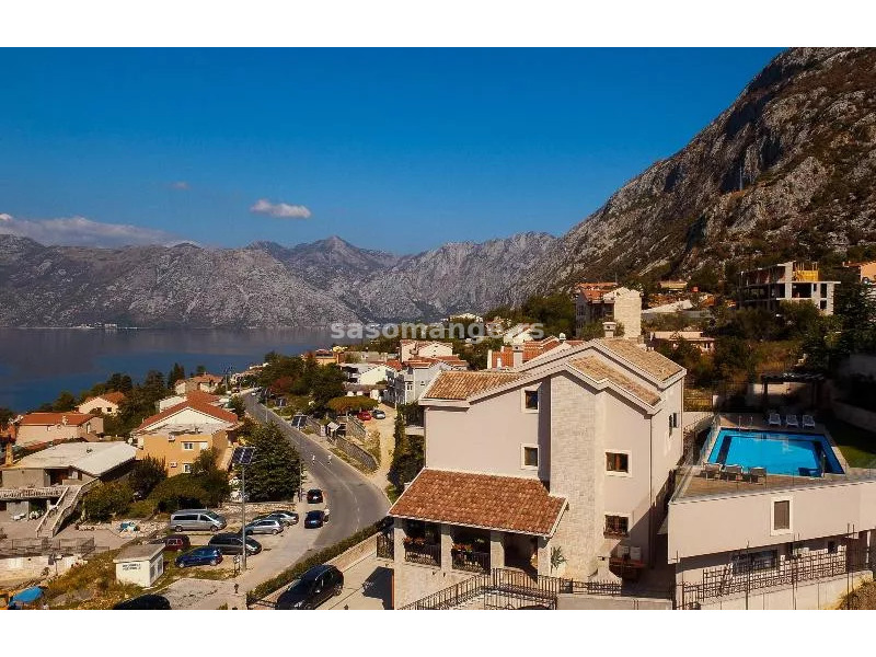 Vila sa bazenom na odličnoj lokaciji, Dobrota, Kotor