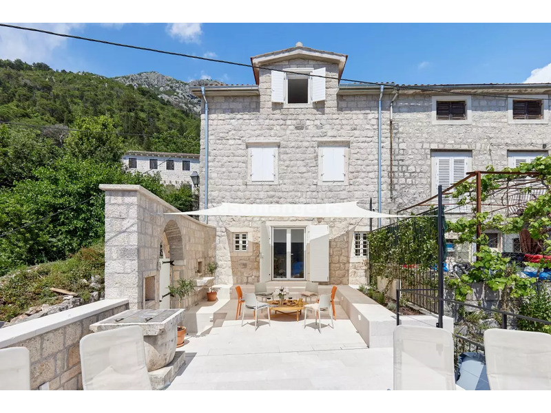 Renovirana kamena dvojna kuća sa lijepim pogledom, Perast, Kotor