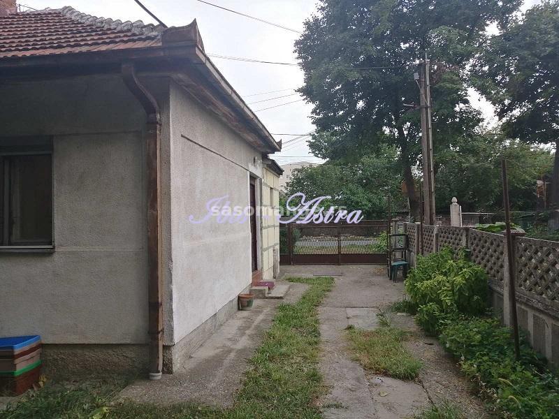 Borča kuća za prodaju na 8ari placa ID#799441