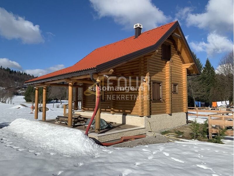 FUŽINE- GORSKI KOTAR PREDIVNA DRVENA VILA SA ZEMLJIŠTEM OD 28.000m2!