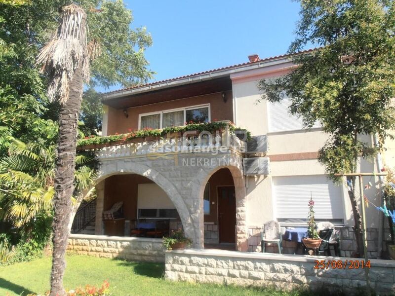 Istra, Pula, 32m2 + 38m2, 2 stana