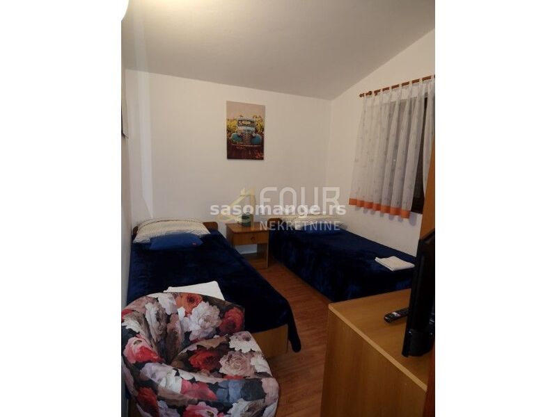 Istra, Fažana, kuća + 2 poslovna prostora + apartman