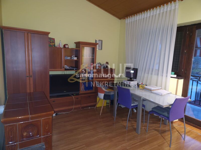 Istra, Fažana, kuća + 2 poslovna prostora + apartman