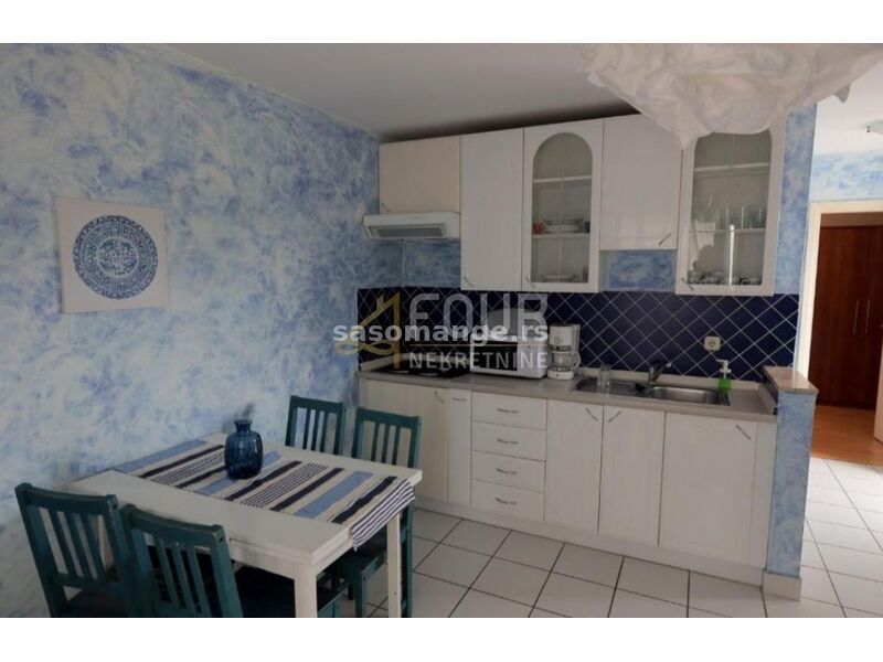 Otok Krk, Njivice, kuća s bazenom, 5 apartmana + dodatni apartman