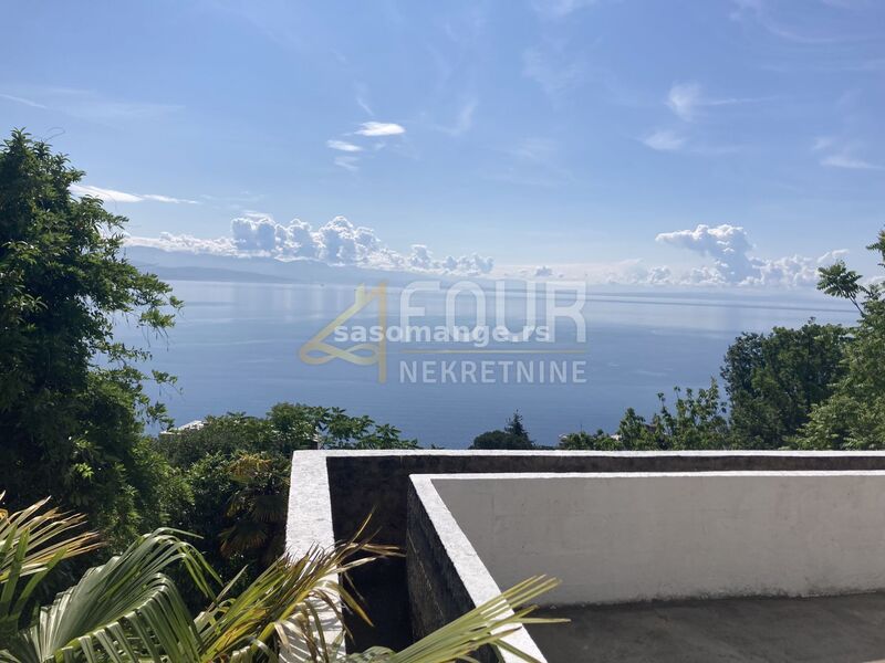 Opatija, 281.14m2, dvoetažni stan, parking, blizina mora