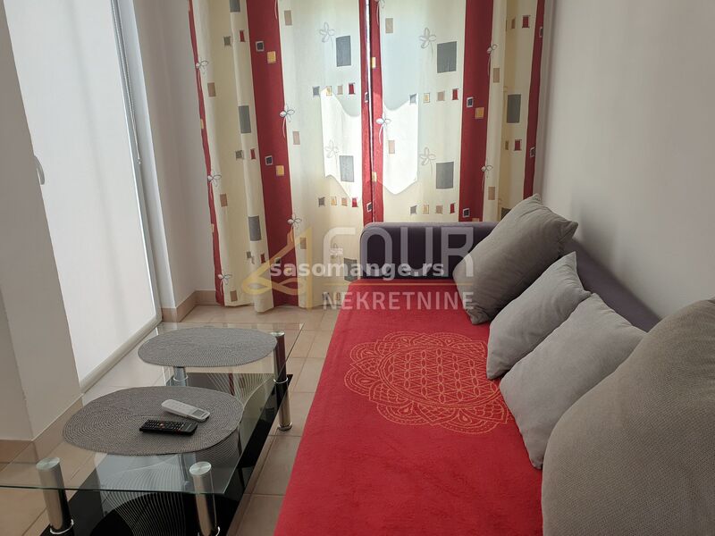 Istra, Vodnjan, adaptirana kuća 450m2, 5 apartmana, garaža