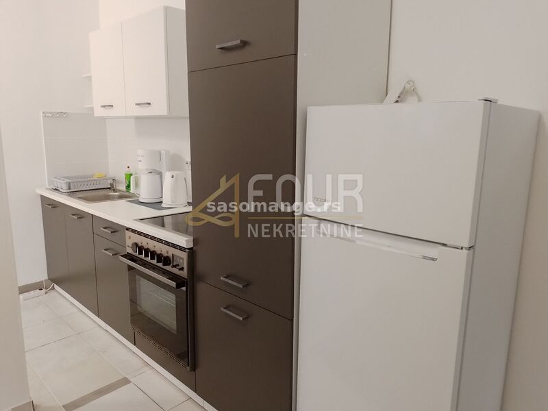 Istra, Vodnjan, adaptirana kuća 450m2, 5 apartmana, garaža