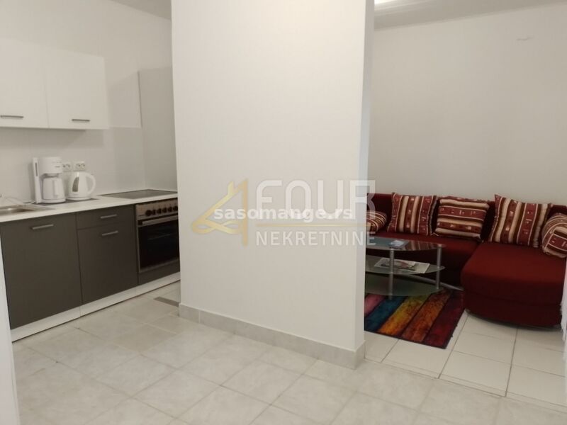 Istra, Vodnjan, adaptirana kuća 450m2, 5 apartmana, garaža