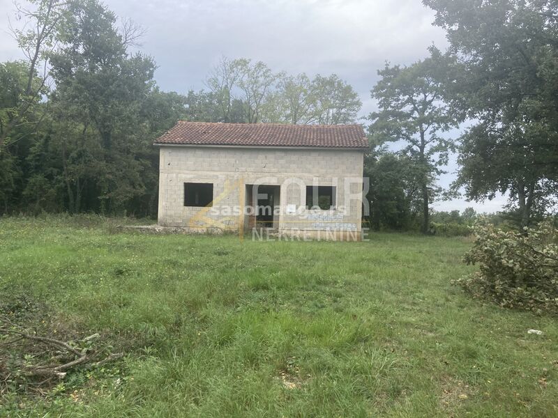 Istra, Višnjan, samostojeća kuća na parceli od 4.939m2