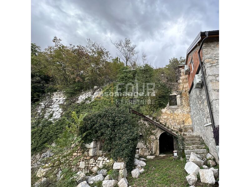 Crikveničko zaleđe, Grižane, kamena ruševina