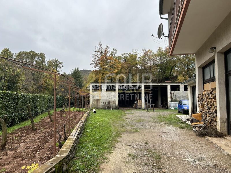 Matulji, kuća stambeno-poslovne namjene, 420m2