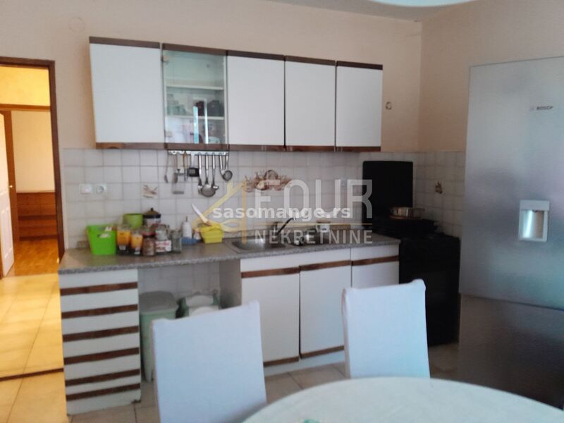 Istra, Umag - okolica, samostojeća kuća 330m2, 3 stana