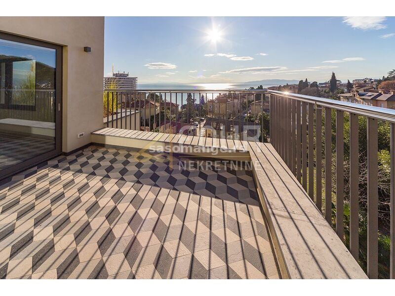 Opatija, 158.12m2, 3s+db, lođa i balkon, 100m od mora