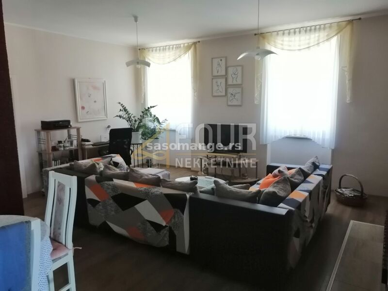 Istra, Pula, 105m2, 3s+db, terasa, konoba, garaža