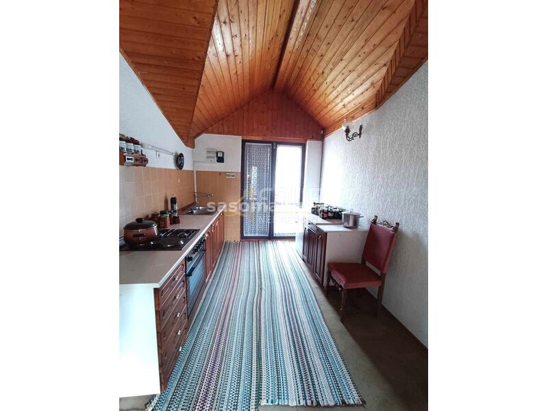 Matulji, 580m2, samostojeća kuća, 3 stana, 2 konobe, 4 terase