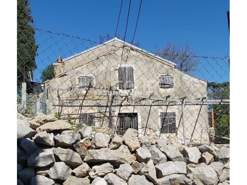 Mali Lošinj - stara jezgra, kuća + pomoćni objekt, dvorište