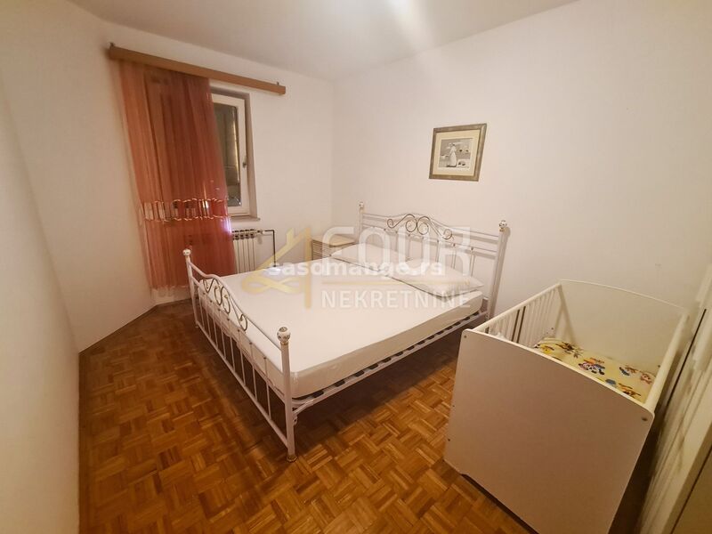 Otok Krk, Punat, kuća s 5 apartmana, 2 garaže, blizina mora