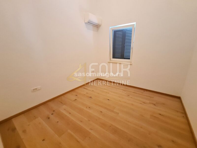 Cres - centar, dvoetažni stan 131.88m2, okućnica 104m2