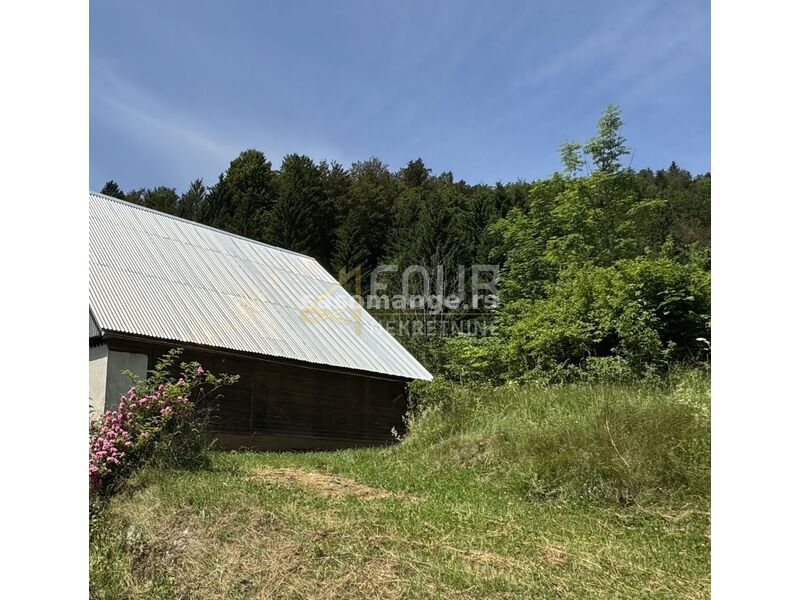 Gorski kotar, Čabar - okolina, kuća i gospodarski objekt, velika okućnica