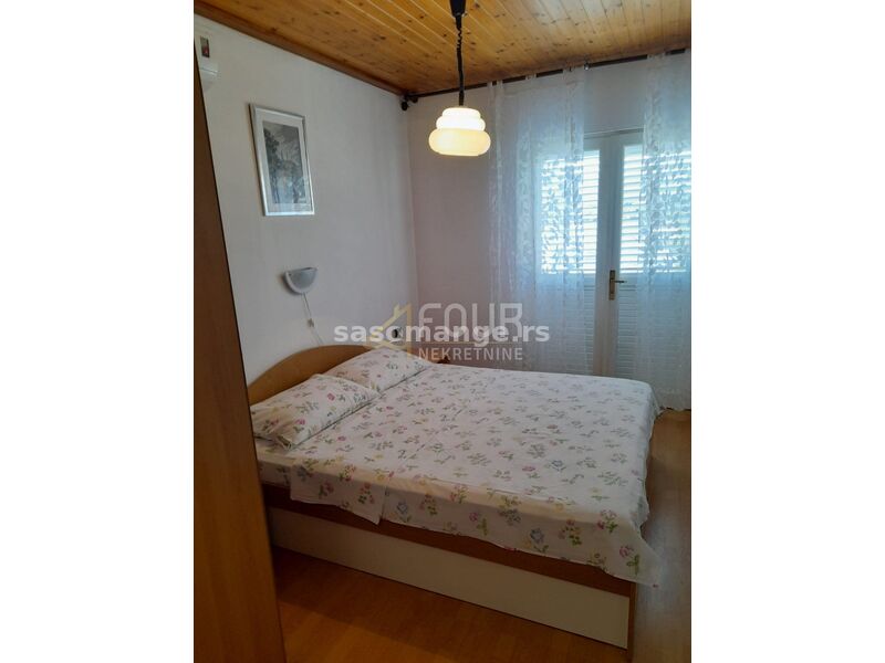 Otok Rab, Supetarska Draga, kuća s 5 apartmana, 1. red do mora