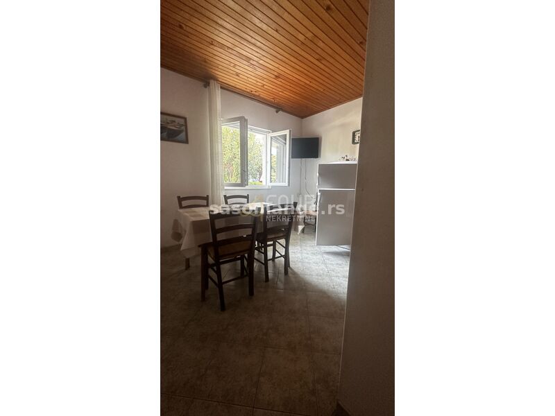 Otok Rab, Supetarska Draga, kuća s 5 apartmana, 1. red do mora