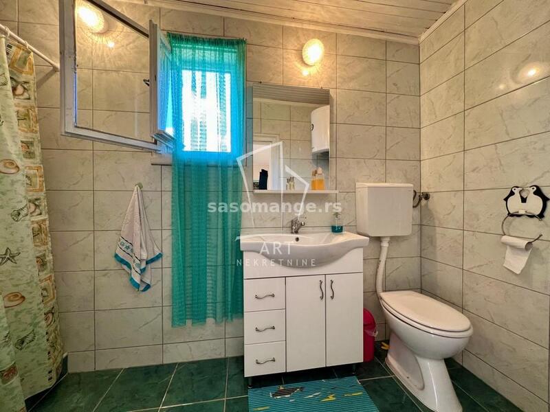 Uknjižena kuća sa dvorištem, mereno 250m2 ID#8051