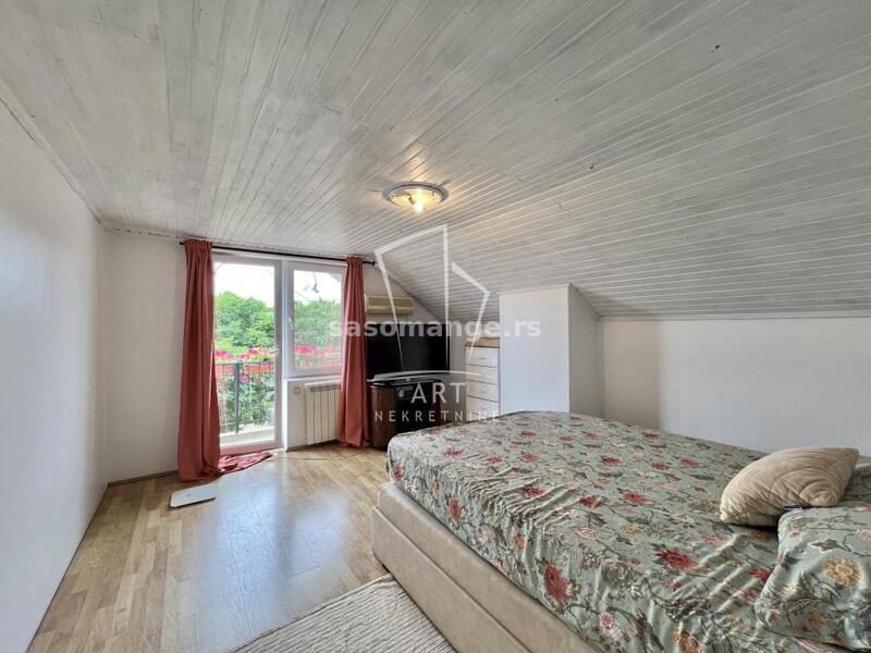 Ugrinovci, kuća mereno 301m2 ID#8176