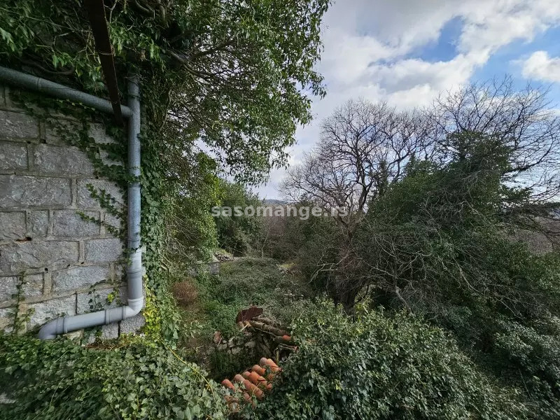 Predivna velika kamena kuca za renovaciju u Zagori, na 5 minuta od plaze Jaz