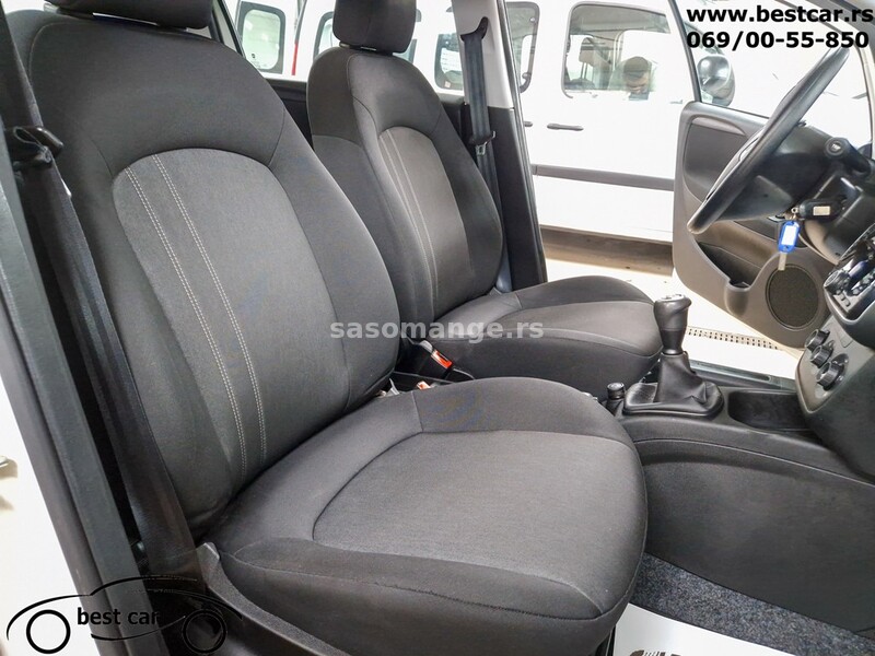 Fiat Grande Punto 4 sedista N1