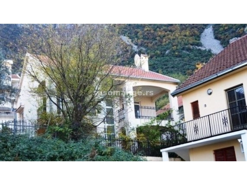 Hitno se prodaje komorna kuca u Boki Kotorskoj. Cijena - 259.000 eura!
Ova #nekretnina u Crnoj Go...