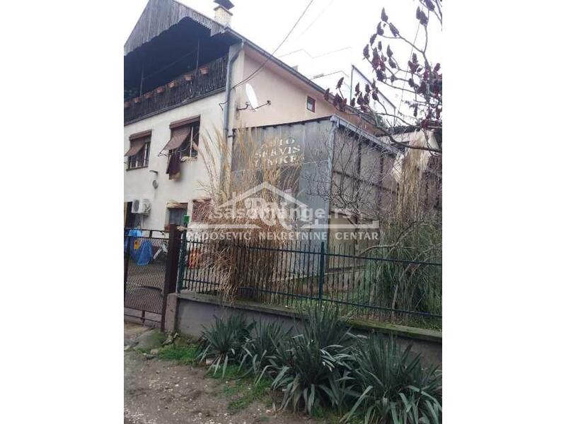 Retko u ponudi, trospratna kuća u Mladenovcu ID#1002