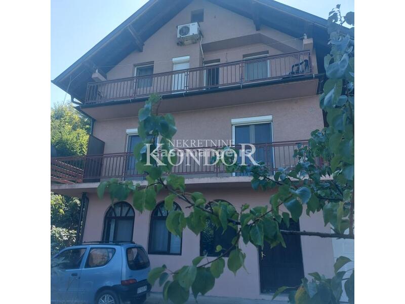 Stari Banovci, porodična kuća za stanovanje i uživanje pored Dunava ID#1079