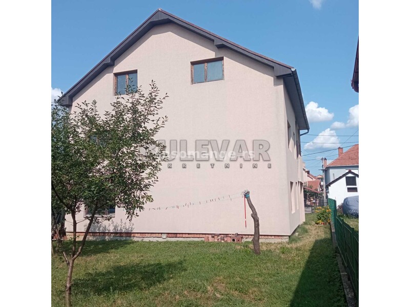 Kuća u Kragujevcu Stanovo, blizina Green Hilla, 120m2, plac 565 m2