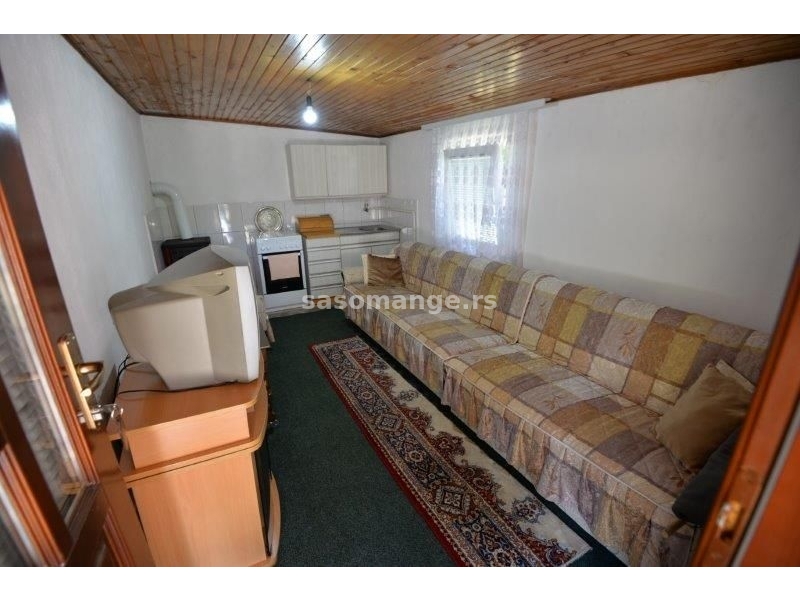 Prodaje se kuća 58 m2, 3 pomoćna objekta i okućnicom 35 ari,Prijepolje