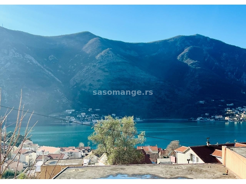 Veliki 2-soban stan u Dobroti sa garažom i pogledom na more jedna od najboljih ponuda nekretnin...