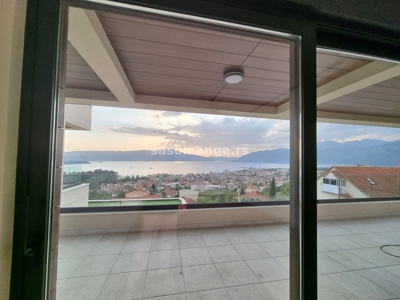 Prodaje se vila u novom kompleksu u Tivtu.
Površina vile je 351 m2 (490 m2 s podrumom). Plac 41...