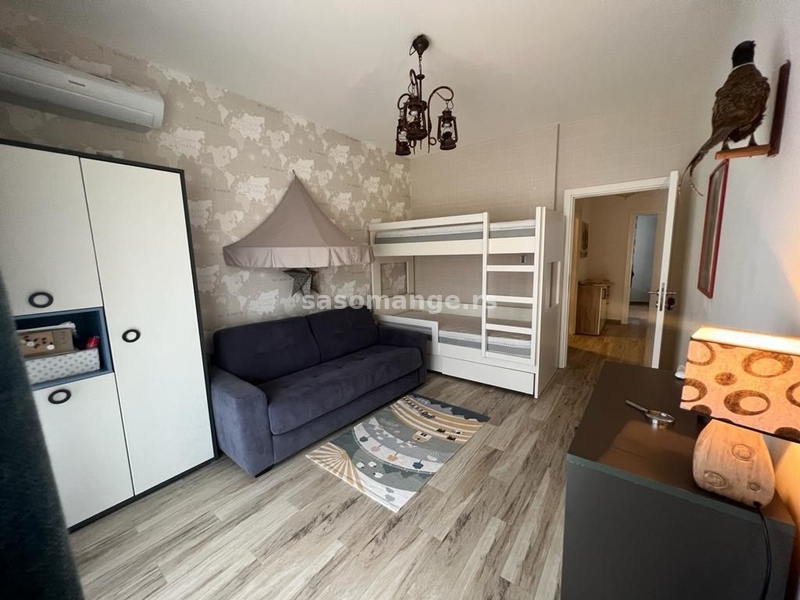 Prodaje se stan u kompleksu sa bazenom. 1. linija!
Apartman se nalazi u elitnom kompleksu sa baze...