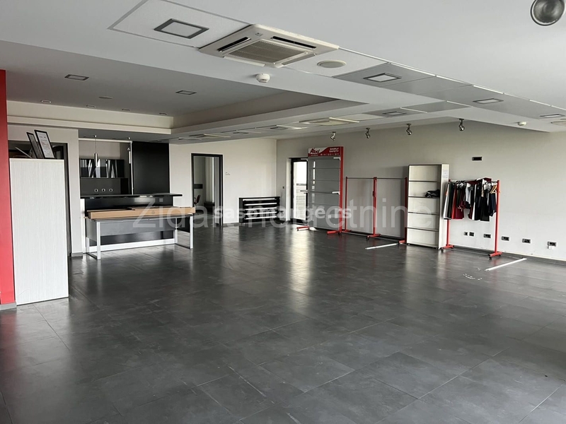 Lux kancelarijski prostor u poslovnoj zgradi, Zemun, Batajnički drum