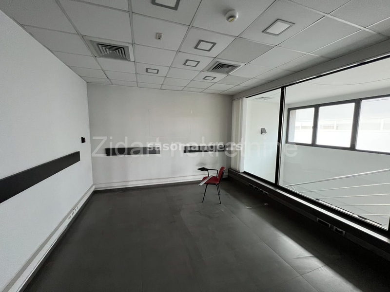 Lux kancelarijski prostor u poslovnoj zgradi, Zemun, Batajnički drum