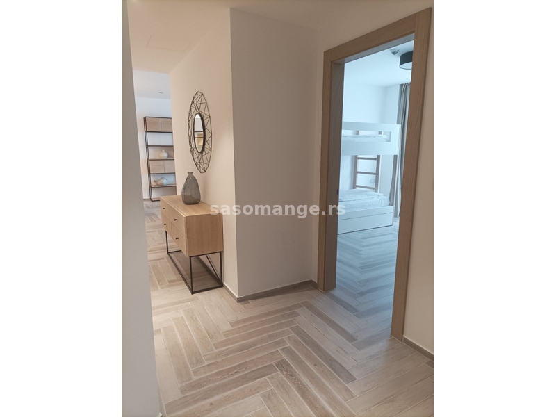 2-soban apartman u Lazure Residences. Panoramski pogled na more iz svih soba!
Ukupna površina sta...