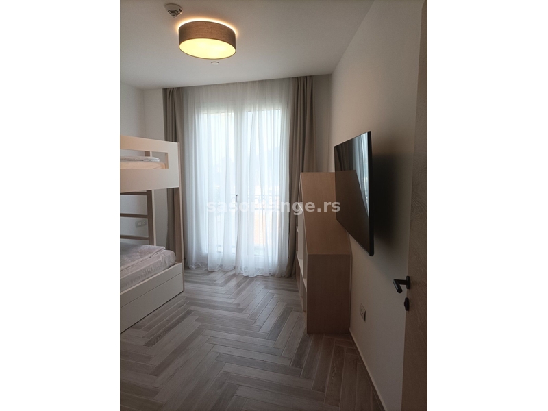 2-soban apartman u Lazure Residences. Panoramski pogled na more iz svih soba!
Ukupna površina sta...