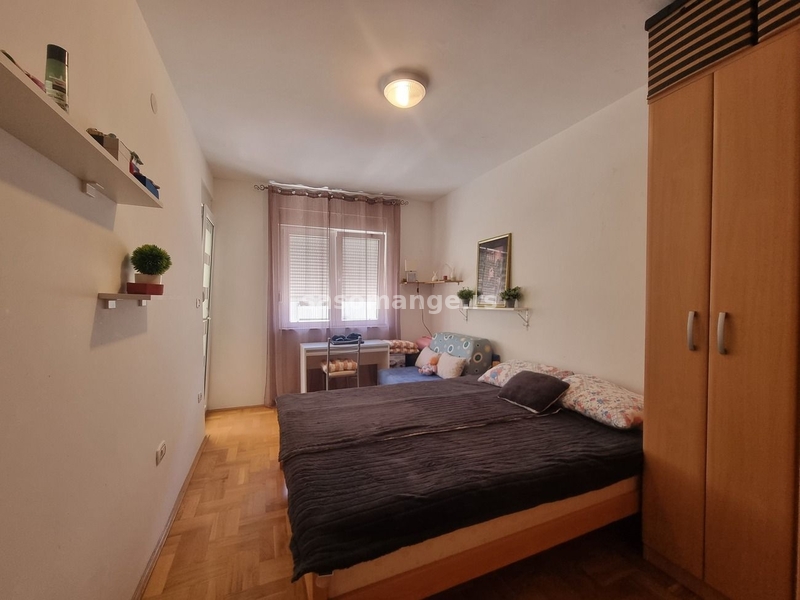 Prostran dvosoban stan u Tivtu, Seljanovo
Površina apartmana 70 m2. Stan se sastoji od: 2 spava...